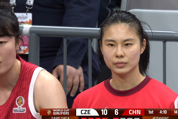 中国女篮力克捷克队 战术调整助胜关键卡位战