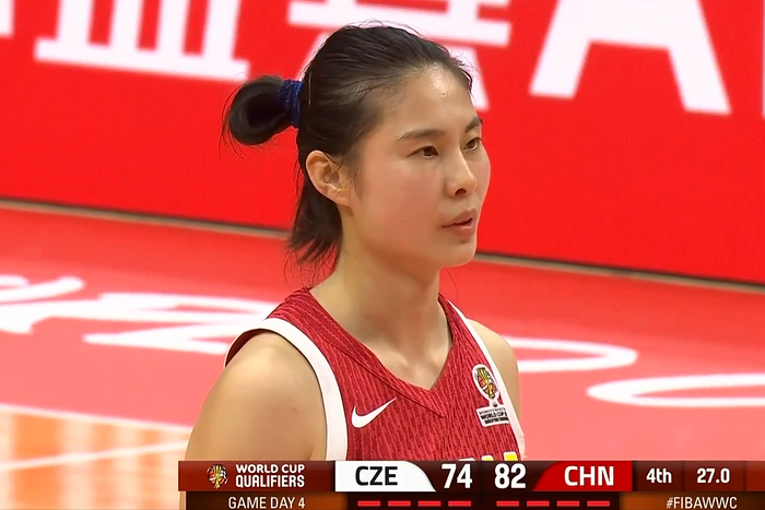 中国女篮力克捷克队 战术调整助胜关键卡位战