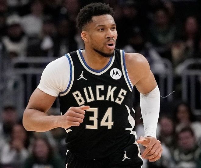 字母哥伤停雄鹿惨败骑士 季后赛希望破灭