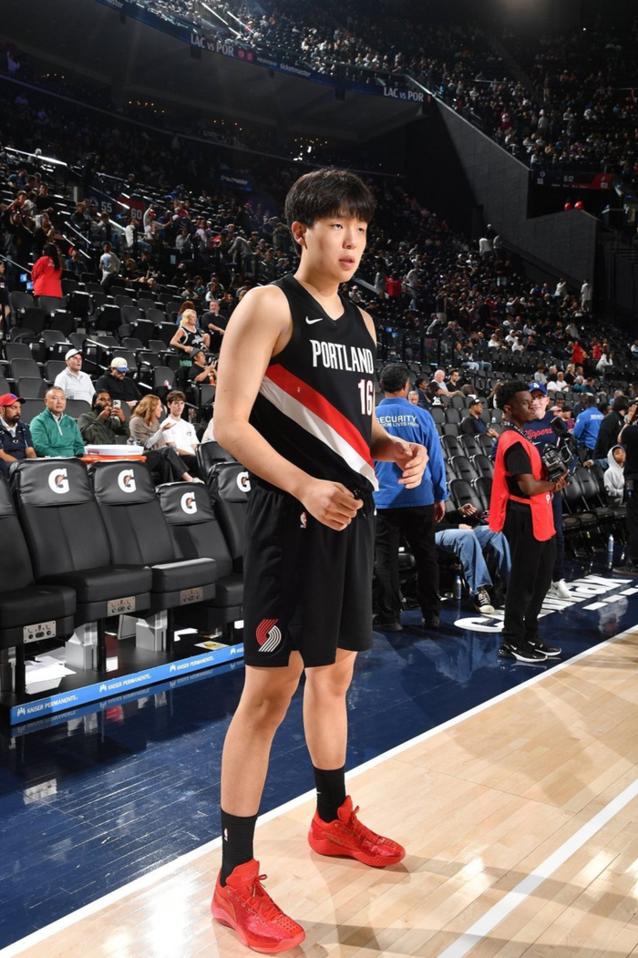 杨瀚森复出首战获主帅盛赞 球队战术体系初显成