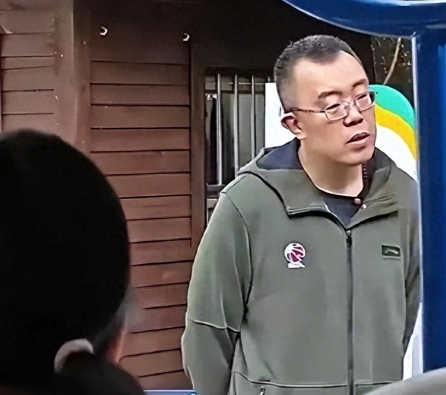 CBA四冠王韩德君退役后拒绝百万年薪 选择体制内