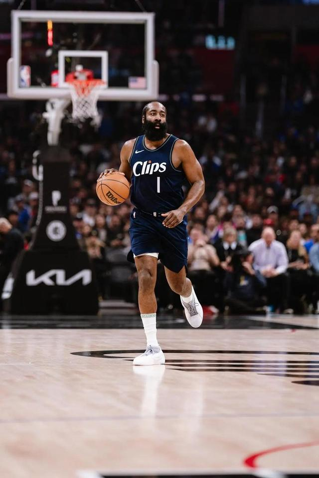 哈登连续17年闯入季后赛创现役纪录