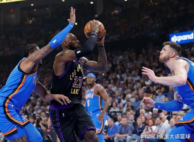 湖人惨败雷霆东契奇伤退季后赛前景堪忧