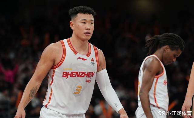 贺希宁32分率深圳男篮险胜新疆 率先锁定常规赛