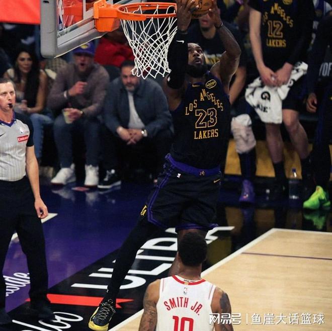 湖人G2力克火箭 斯玛特肯纳德成关键功臣